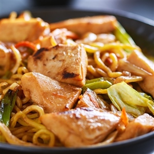 YAKISSOBA DE FRANGO