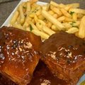 COSTELA AO MOLHO BARBECUE DE MARACUJA COM FRITAS